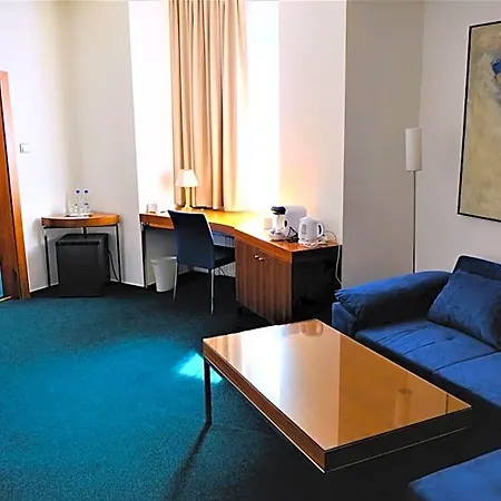 Отель Continental 4*